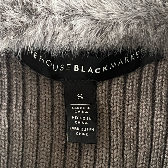 WHBM Womens Faux Fur Super Soft Vest Size Small Gray Collared Full Zip Like New - Picture 3 of 7